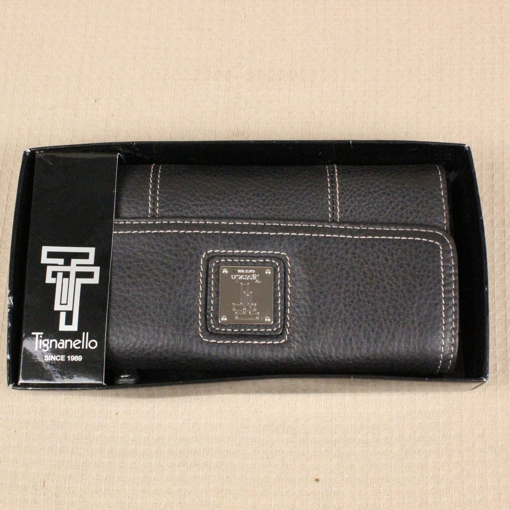 Tignanello Black Leather Trifold Wallet Minimalist Quiet Luxury Professional